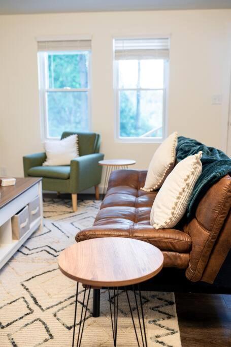 Modern Mountain - Spectacular Views At 3100 Ft Holiday home Waynesville