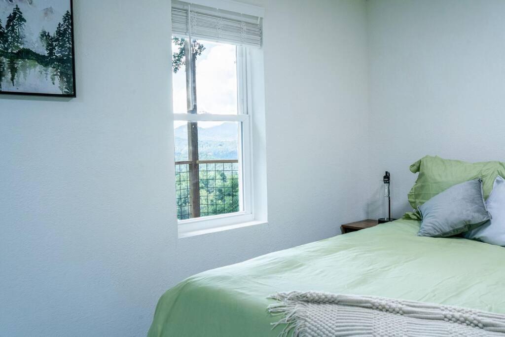 Modern Mountain - Spectacular Views At 3100 Ft Hébergement de vacances Waynesville