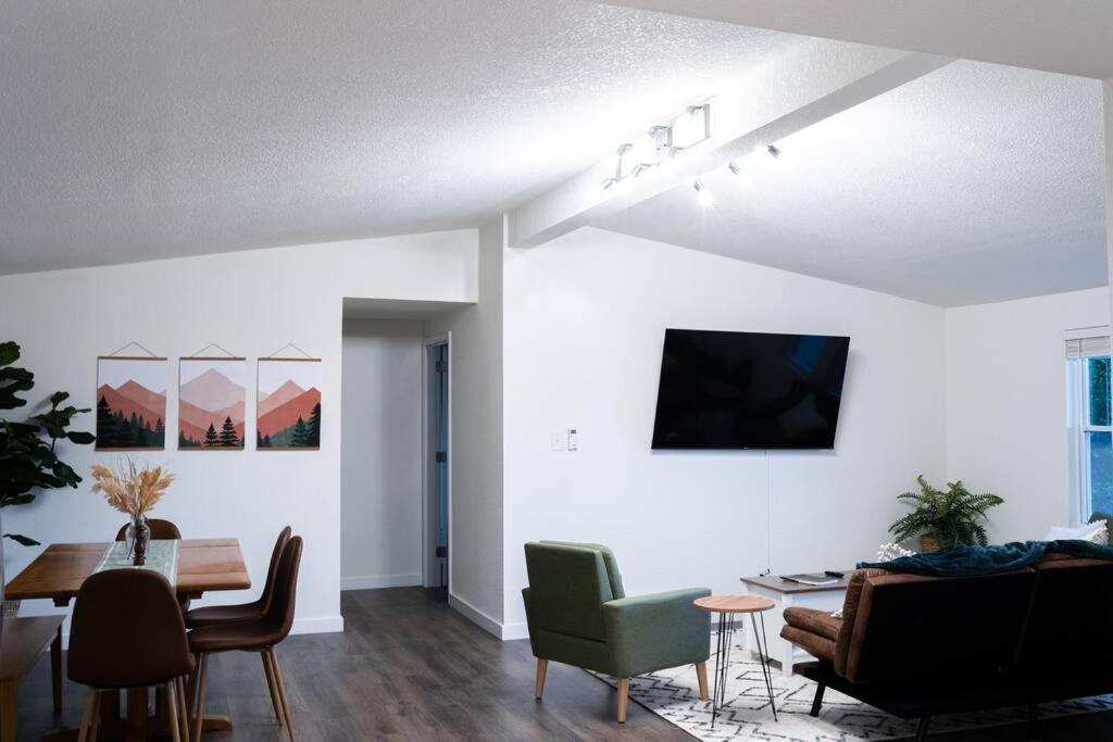 Modern Mountain - Spectacular Views At 3100 Ft Hébergement de vacances *